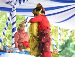 Pelukan HMR-Amsakar Sejukkan Upacara HJB Ke-195: Mari Kita Dukung Pemimpin Baru!