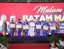 HMR Serahkan Anugerah Batam Madani HJB Ke-195 kepada Tujuh Tokoh Masyarakat