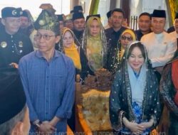 Tiba di Batam & Disambut Meriah, Amsakar Pakai Tanjak, Li Claudia Pakai Tudung Manto