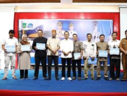 Motivasi Layani Masyarakat, Ketua RT/RW Se-Bengkong Terima Insentif dari Amsakar