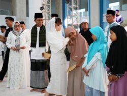 Bagikan Santunan, Amsakar-Li Claudia Bikin 3000 Anak Yatim Piatu Kembali Tersenyum