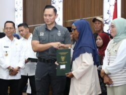 Lahirkan Trust, Menko AHY Serahkan SHM ke Warga Terdampak Rempang Eco-City