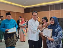 Serahkan SK Pensiun, Santuni Janda & Anak Yatim, Amsakar: Hubungi Saya Jika Kesulitan