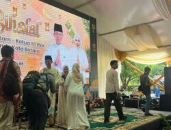 Haturkan Salam Sedalam Kalbu, Masyarakat Padati Open House Idulfitri di Rumah Amsakar