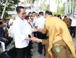 Akrab! Amsakar-Li Claudia Nyanyi Bareng ASN di Acara Apel Gabungan & Halal Bihalal