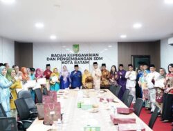Suara Sekda Jefridin Bergetar saat Lepas 20 PNS Kota Batam Masuki Masa Pensiun