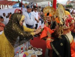 Bangga, Erlita Sukses Bawa Tudung Manto & Baju Melayu Batam ke Pawai Budaya Apeksi