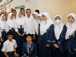 Amsakar Realisasikan 105.670 Stel Seragam Sekolah Gratis untuk Siswa SD-SMP di Batam