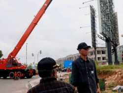 Baru 68 dari 681 Reklame Tak Berizin yang Dibongkar Sendiri: Sikat Terus Pak Wali!