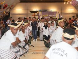 Lantik Ikatan Keluarga Uyelewun Batam,&nbsp; Tarian Adat & Persaudaraan Sambut Amsakar