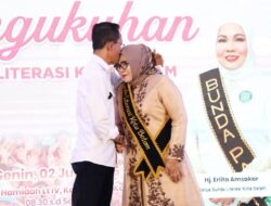 “Romantisisme” Amsakar & Istri Hangatkan Pengukuhan Bunda PAUD & Literasi Batam