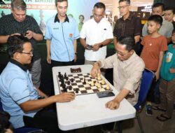 Skakmat! Amsakar Kalahkan Ketua Percasi Batam saat Buka Turnamen Catur Divisi Utama