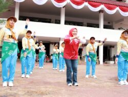 Membingkai Meriahnya Lomba Gerak Jalan Beregu, Ibu-ibu PKK Batam Tak Kalah Heboh