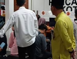 Tiba-tiba Amsakar Ikut Antre di Disdukcapil, Senang saat Lihat Layanan Cepat & Mudah