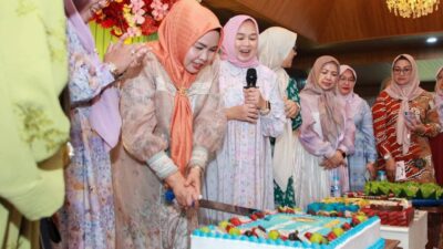 Erlita Kaget Campur Haru dapat Kejutan Ultah dari Kader PKK: Glowing & Strong, Ya Bu!