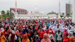 Ribuan Warga Bersuka Ria Kala Erlita Ikut & Berbaur di Senam Sehat Kota Batam 2025