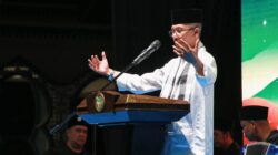 “Mataku berkaca…” Amsakar Bacakan Puisi “Jabal Uhud” di Tablig Akbar 1 Muharram