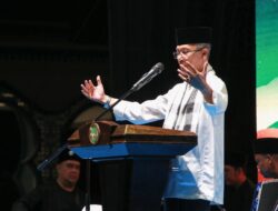 “Mataku berkaca…” Amsakar Bacakan Puisi “Jabal Uhud” di Tablig Akbar 1 Muharram