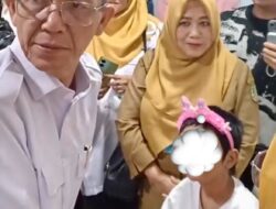 Belaian Lembut Amsakar Membuat Bocah Korban Kekerasan Orang Tua Senyum Kembali