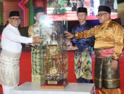 Defile Batam Pikat Pembukaan MTQH Kepri, Amsakar pun Berdiri Sambut Lambaian Kafilah