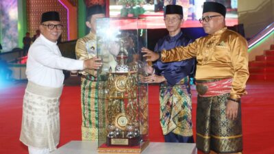Defile Batam Pikat Pembukaan MTQH Kepri, Amsakar pun Berdiri Sambut Lambaian Kafilah